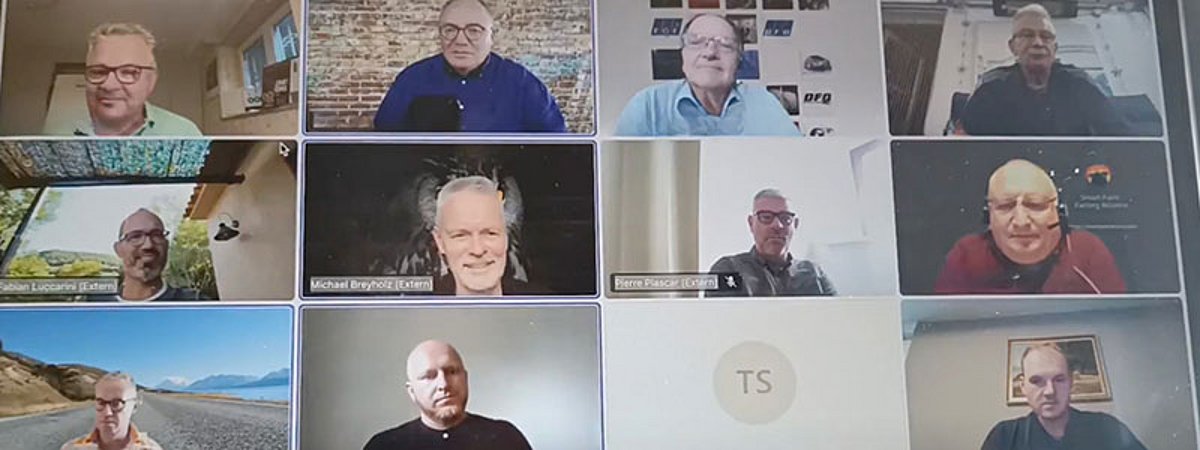 Online regulars' table late shift coater live