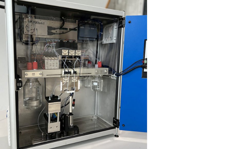 Automated monitoring of cleaning quality in parts cleaning