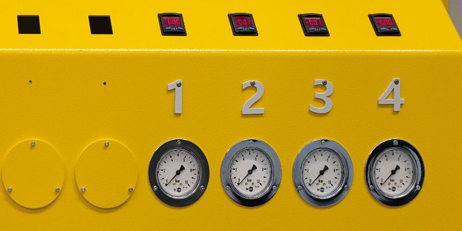 Injection-molded components Blasting deburring