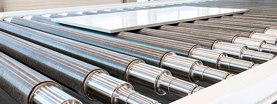 Oven transport rollers tracking for plates and sheets