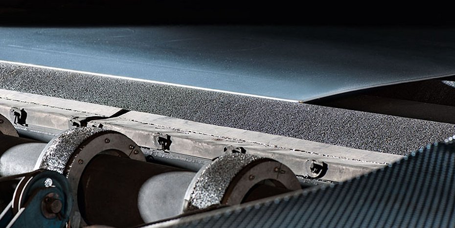 Oven transport rollers tracking for plates and sheets