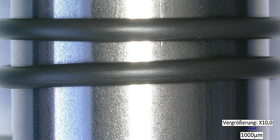 Elastomer seals PFAS-free coating