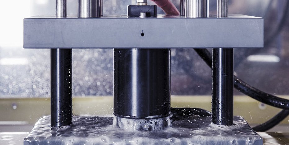 ECM deburring ultrasonic