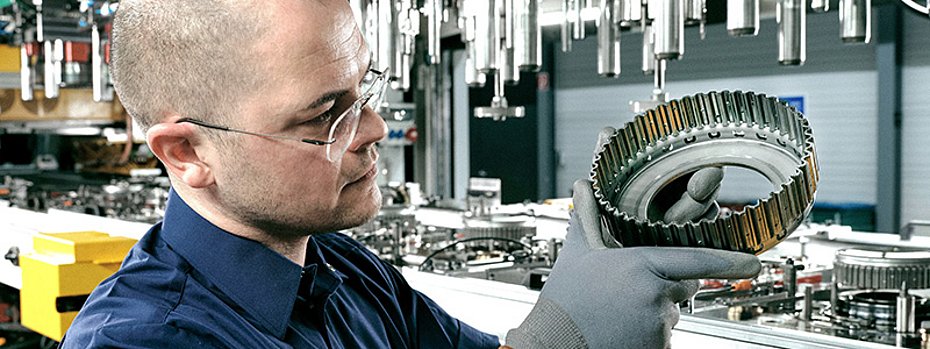 Wage degreasing Richard Geiss automotive supplier components