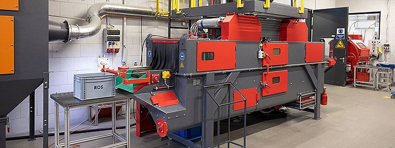 Injection molded parts deburring individually in throughput
