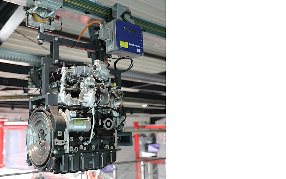 Electric monorail reduces power consumption SEH Skyrail