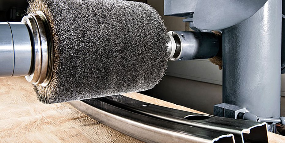 Oven transport rollers tracking for plates and sheets