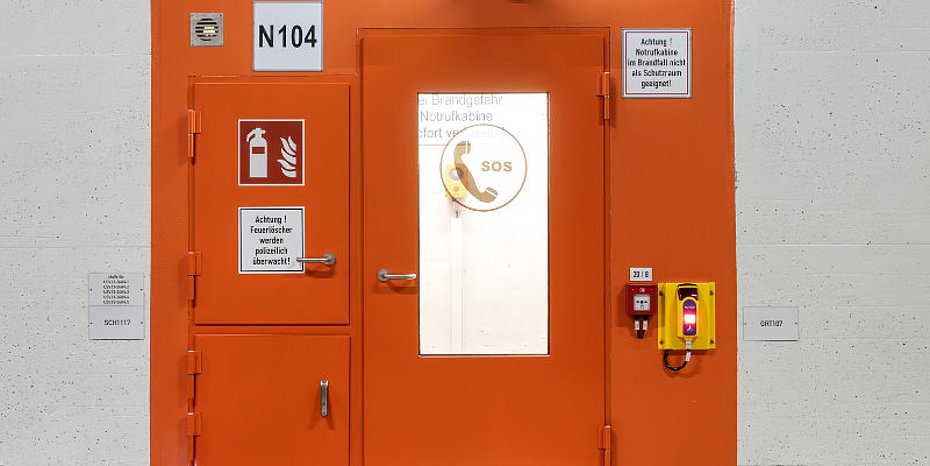 Saving paint on door and gate systems thanks to electrostatic guns