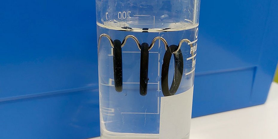 Elastomer seals PFAS-free coating