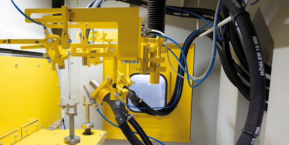 Injection-molded components Blasting deburring