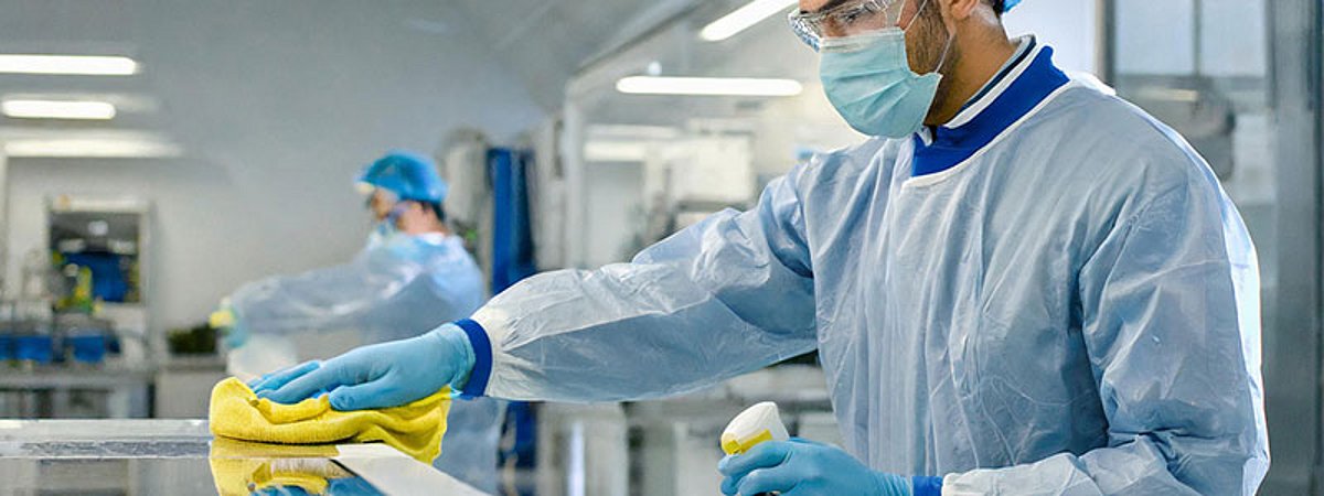 Advanced training as a professional specialist for industrial parts cleaning