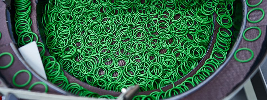 Elastomer seals PFAS-free coating