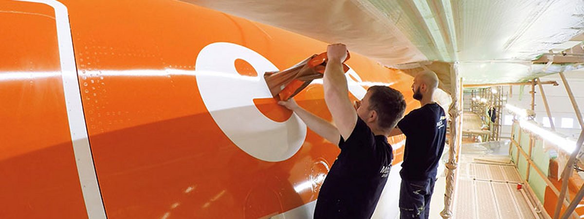 painting aircraft weight-saving easyjet mankiewicz