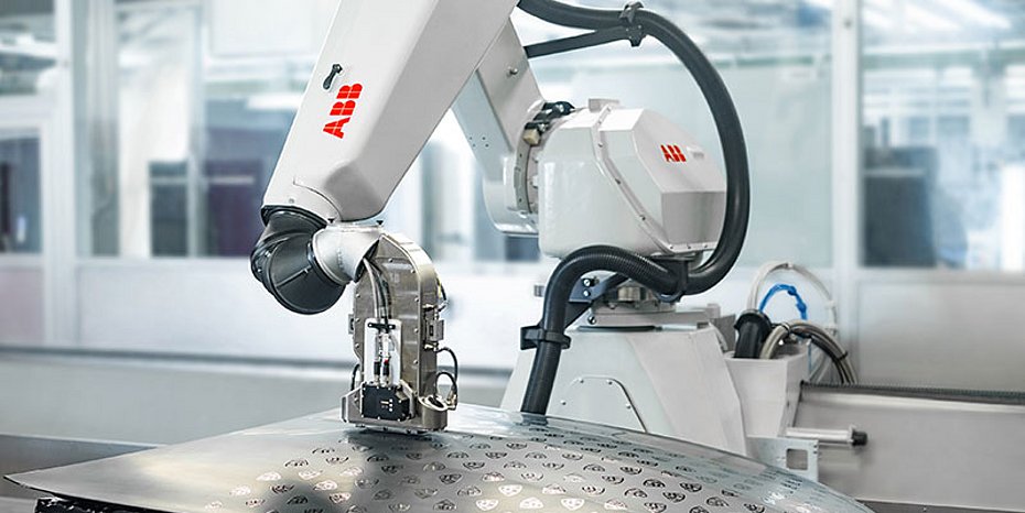 Vehicle painting ABB Pixel Paint Mercedes Benz personalized robot-controlled overspray-free