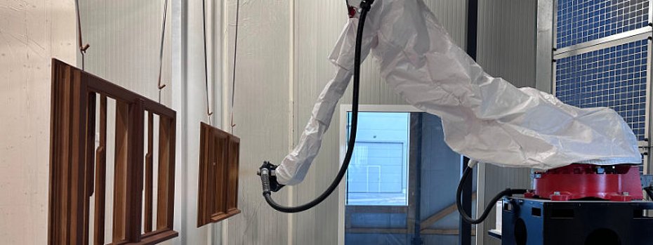 Coating windows and doors with spray robots