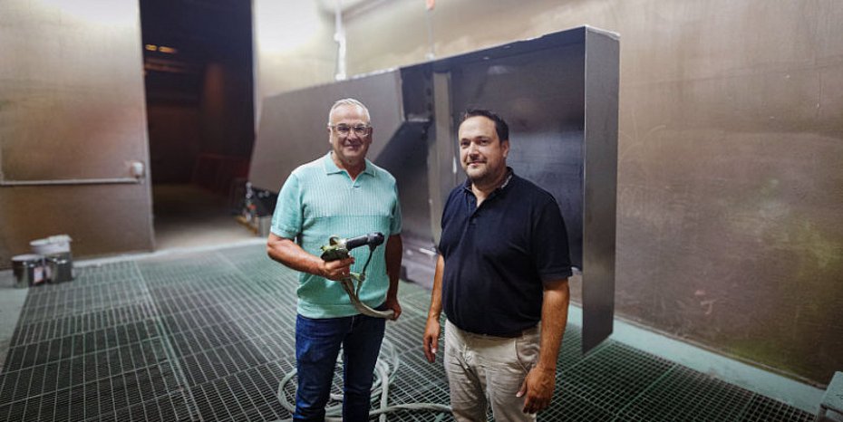 Saving paint on door and gate systems thanks to electrostatic guns