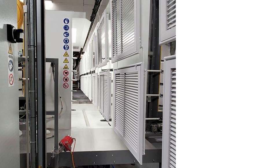 Powder coating of geometrically complex components