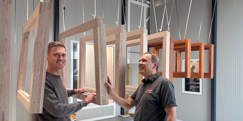 Coating windows and doors with spray robots