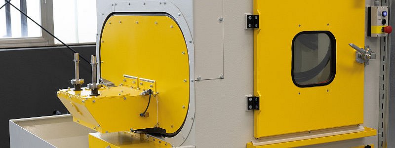 Blast-finishing of injection-molded components