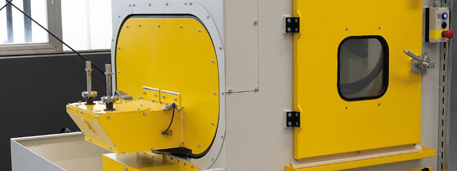 Injection-molded components Blasting deburring