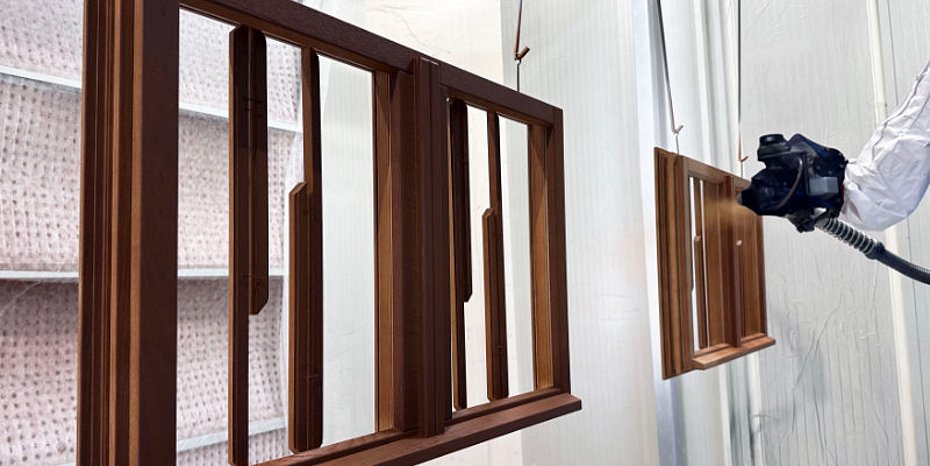 Coating windows and doors with spray robots
