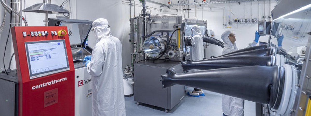 Fraunhofer ISE laboratory perovskite silicon photovoltaics