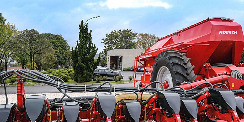 Modular coating system for agricultural machinery Machine parts