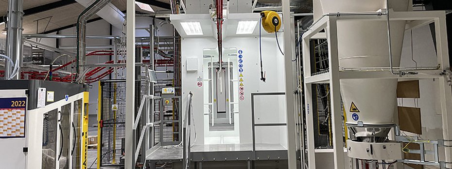 Powder coating of non-metallic workpieces