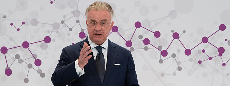 evonik business figures 2024 profit revenue